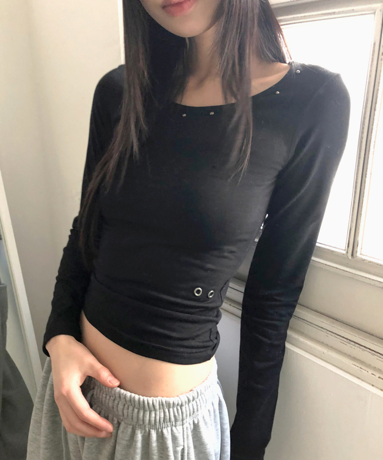 르하 스터드 라운드넥 슬림 티셔츠 검정