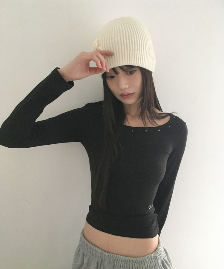 르하 스터드 라운드넥 슬림 티셔츠 검정