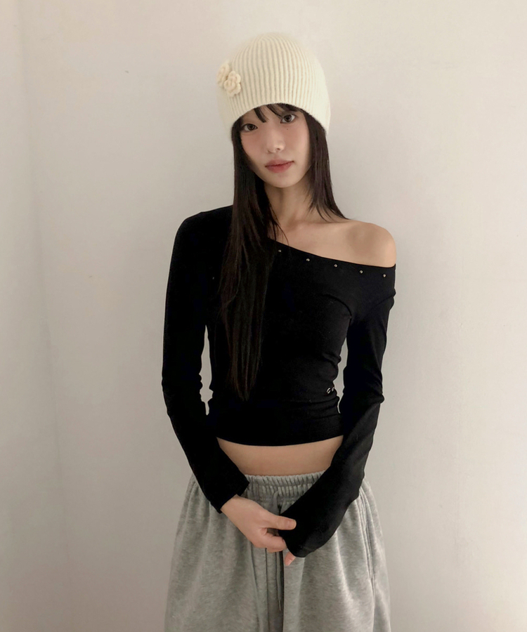 르하 스터드 라운드넥 슬림 티셔츠 검정