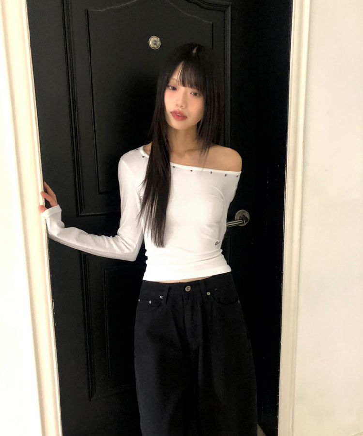 르하 스터드 라운드넥 슬림 티셔츠 아이