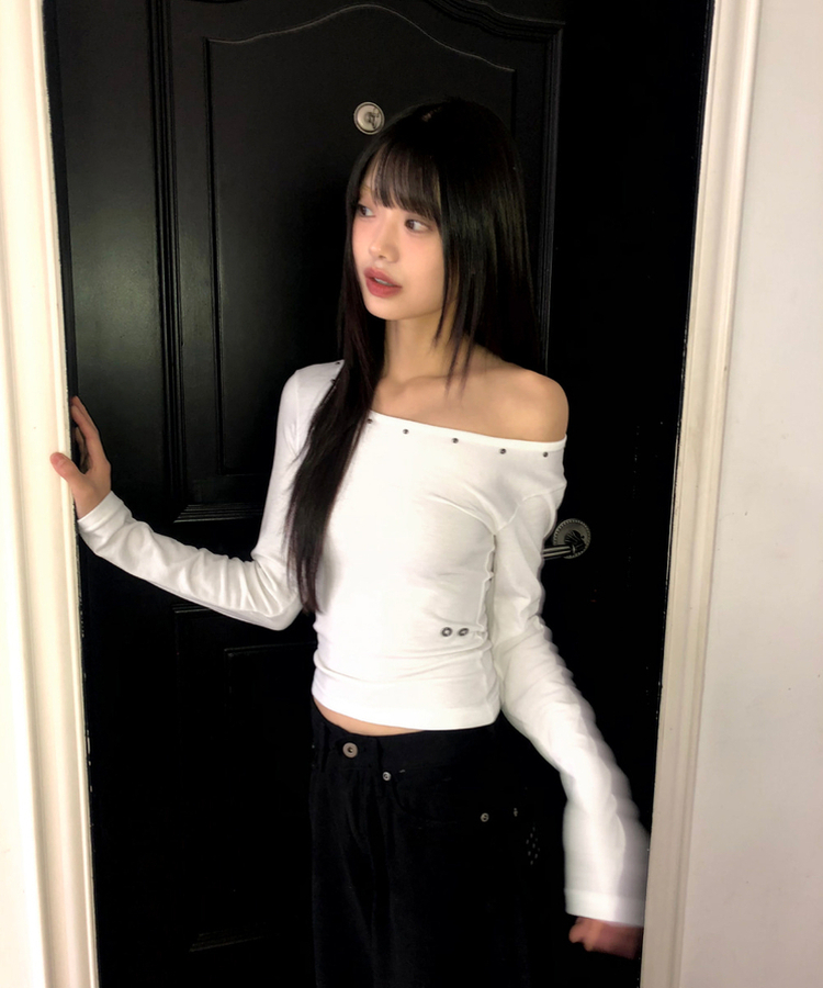 르하 스터드 라운드넥 슬림 티셔츠 아이