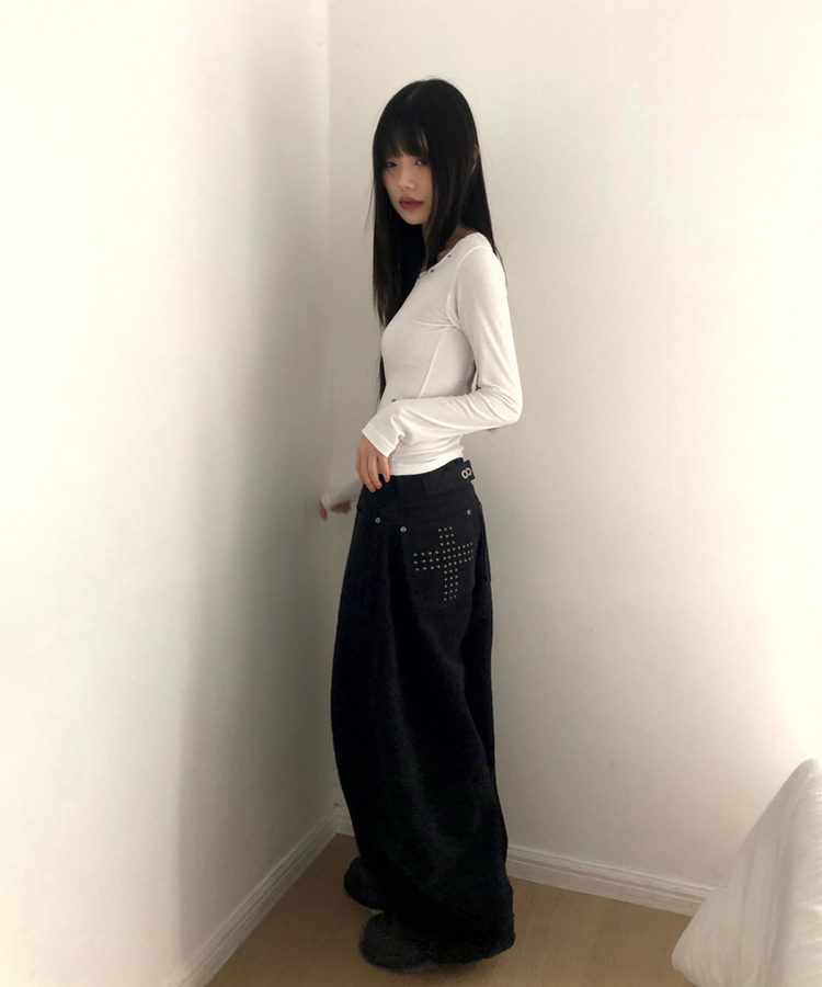 르하 스터드 라운드넥 슬림 티셔츠 아이