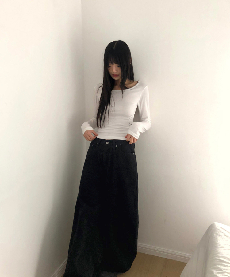 르하 스터드 라운드넥 슬림 티셔츠 아이