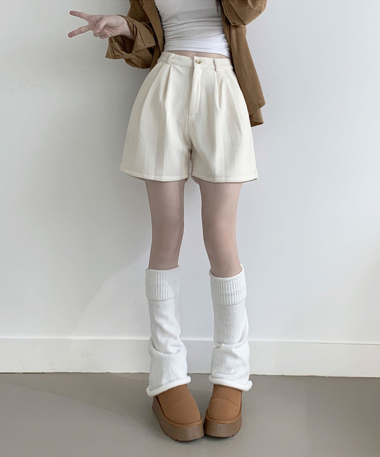 융기모 룬트 융기모 핀턱 코듀로이 기모 숏팬츠 화이트