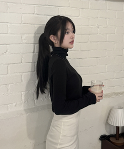 앙고라 골지 목폴라 티셔츠 블랙