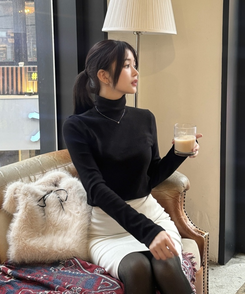 앙고라 골지 목폴라 티셔츠 블랙