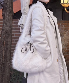 로지 밍크숄더 백 화이트