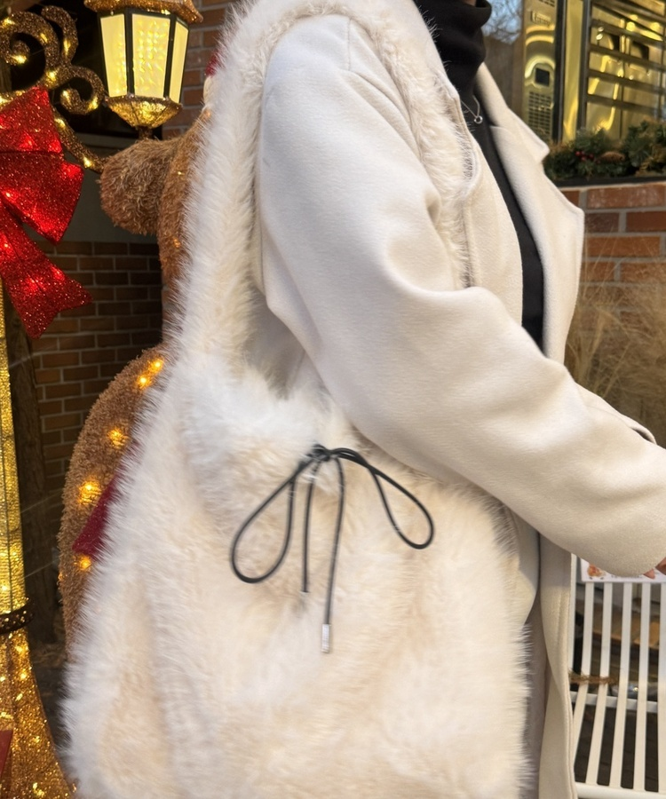 로지 밍크숄더 백 화이트