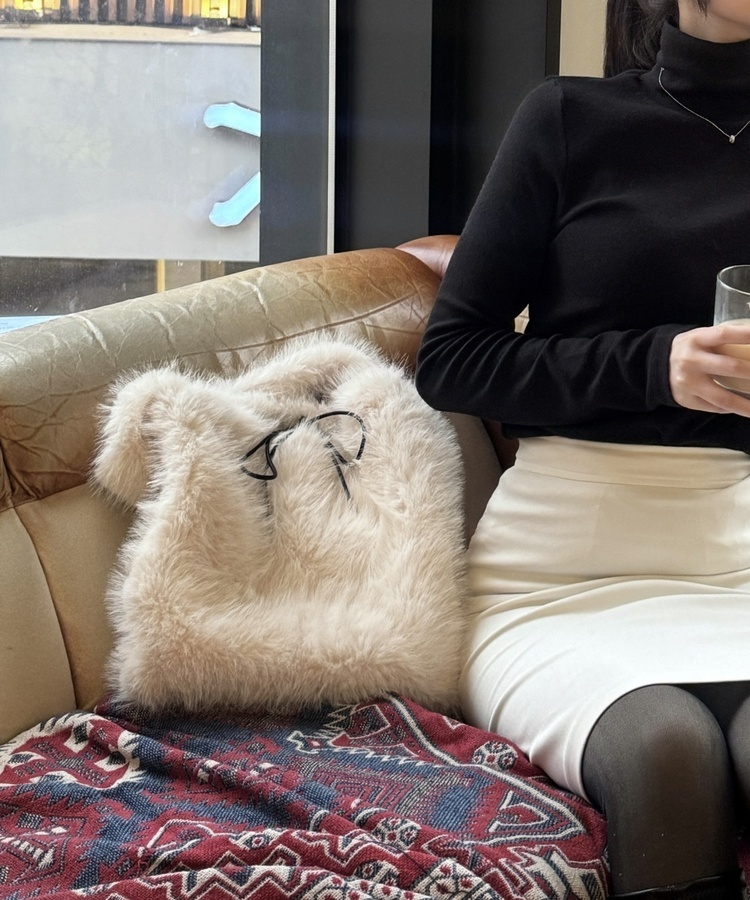 로지 밍크숄더 백 화이트