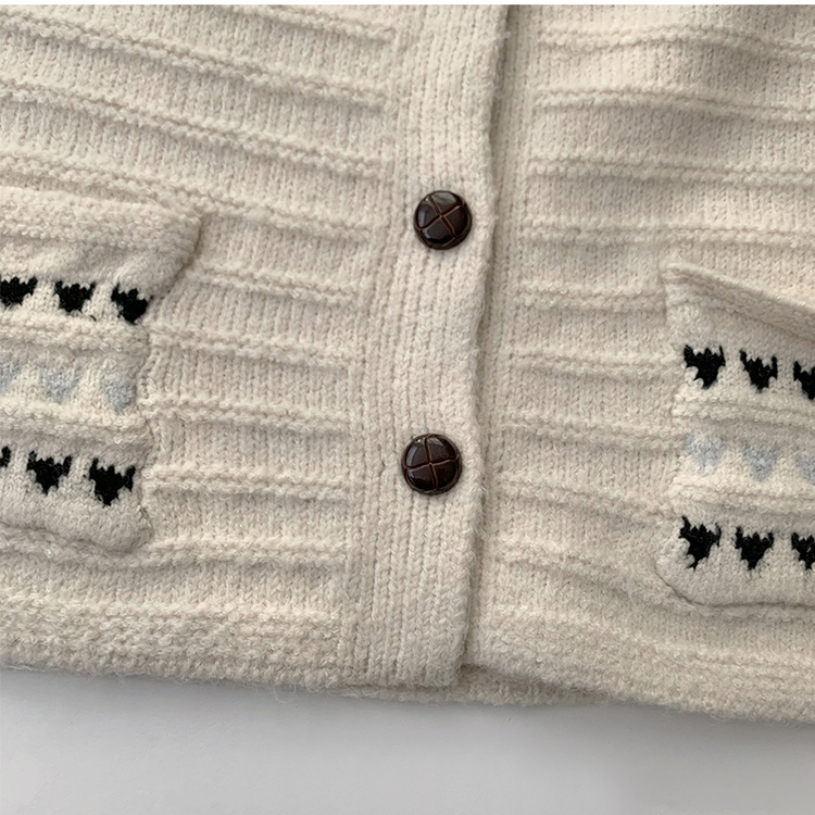 귀여움 보장하는 퍼지 노르딕 버튼 카라 겨울 오버핏 포켓 니트 가디건
