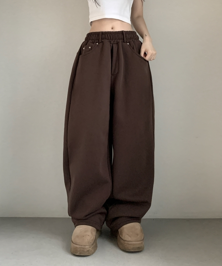 피넛 벨트 오버 일자핏 코튼 기모 롱 트레이닝 팬츠 브라운