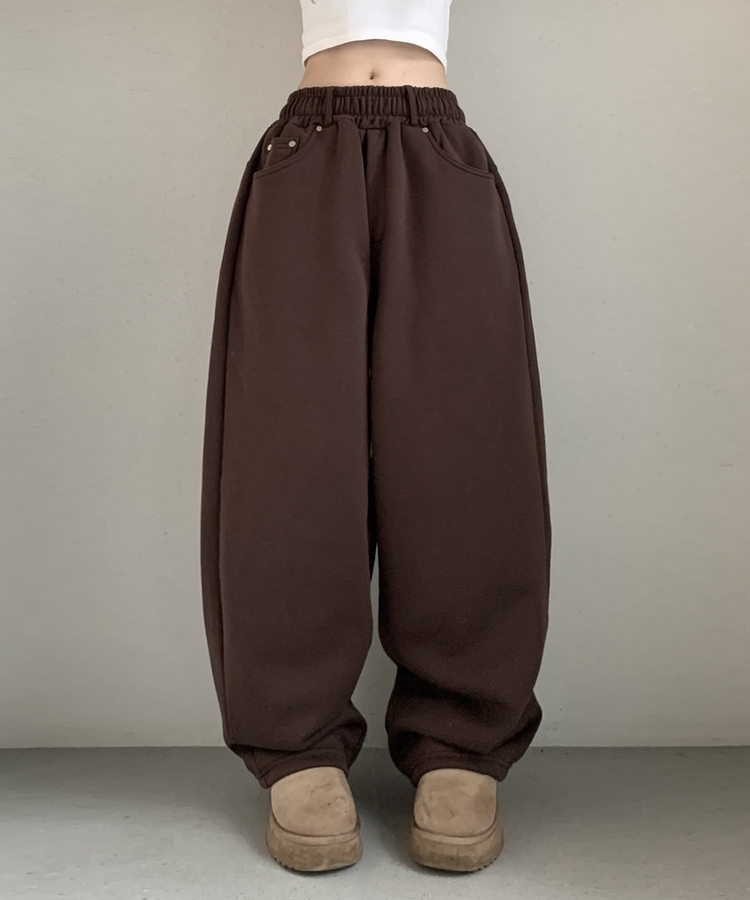 피넛 벨트 오버 일자핏 코튼 기모 롱 트레이닝 팬츠 브라운