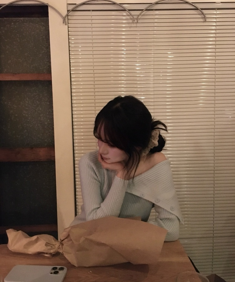 오프숄더 언발 골지 니트 소라