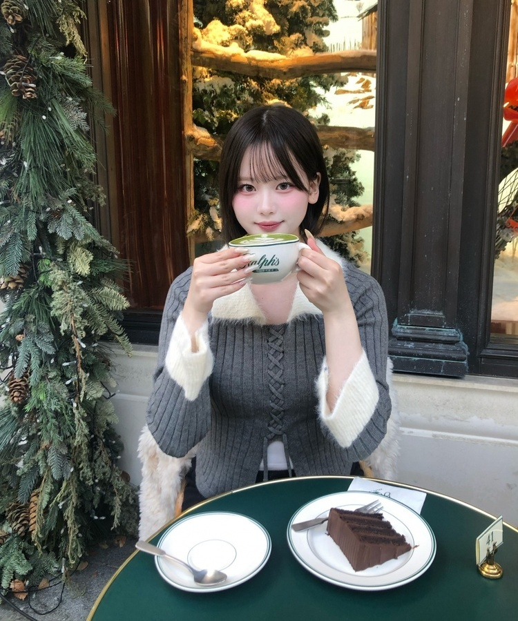 페이크퍼 앙고라 카라 니트 그레이