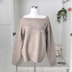 울6 폼폼 플라워 빈티지 레이어드 오프숄더 언발 오버핏 니트