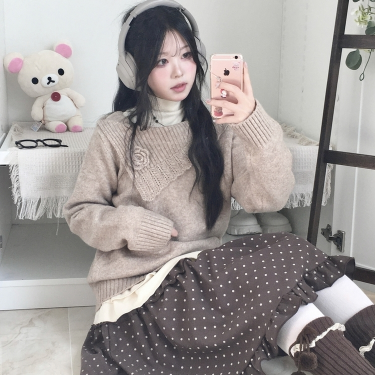 울6 폼폼 플라워 빈티지 레이어드 오프숄더 언발 오버핏 니트  베이지