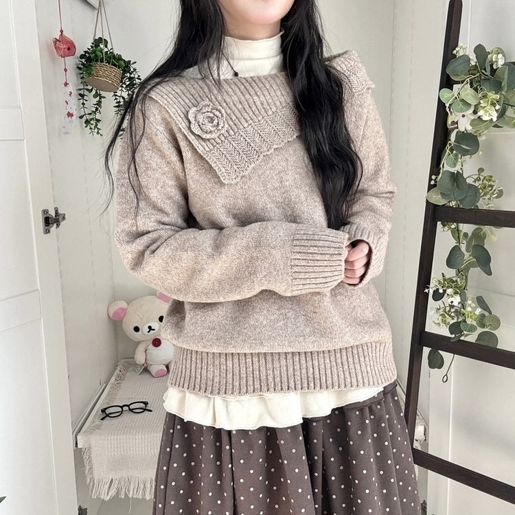 울6 폼폼 플라워 빈티지 레이어드 오프숄더 언발 오버핏 니트  베이지