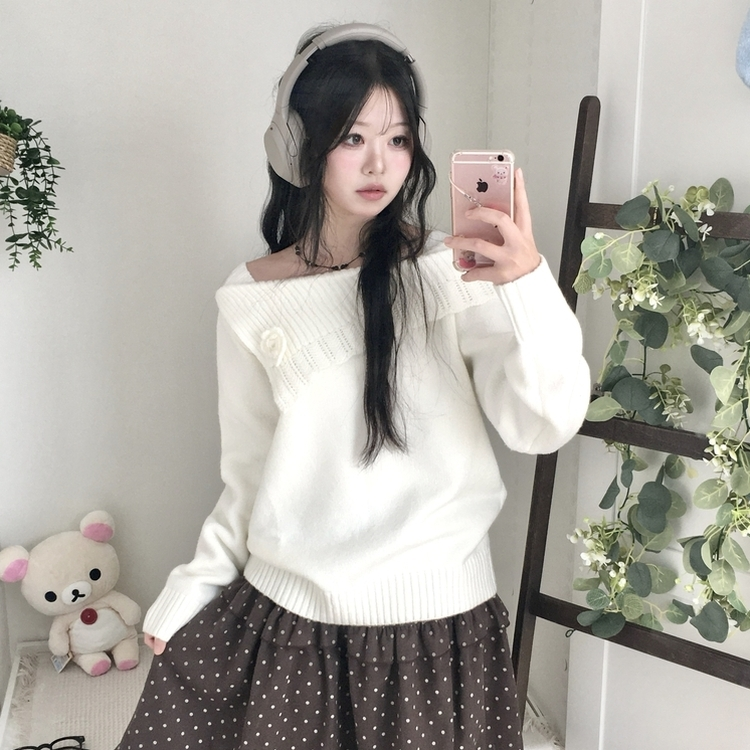 울6 폼폼 플라워 빈티지 레이어드 오프숄더 언발 오버핏 니트  아이보리