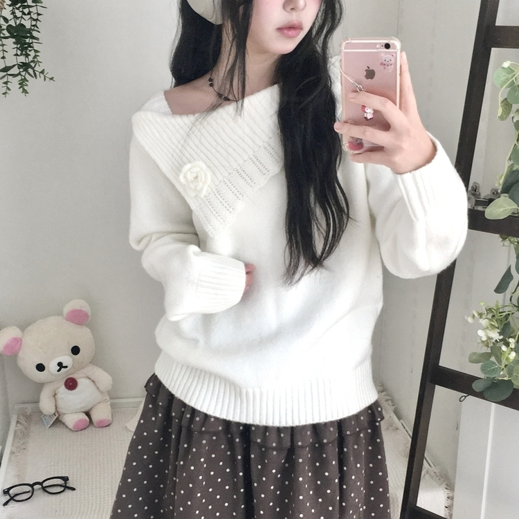 울6 폼폼 플라워 빈티지 레이어드 오프숄더 언발 오버핏 니트  아이보리