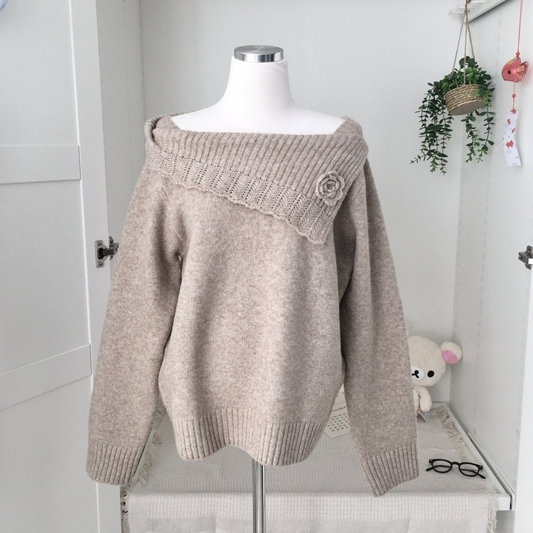 울6 폼폼 플라워 빈티지 레이어드 오프숄더 언발 오버핏 니트