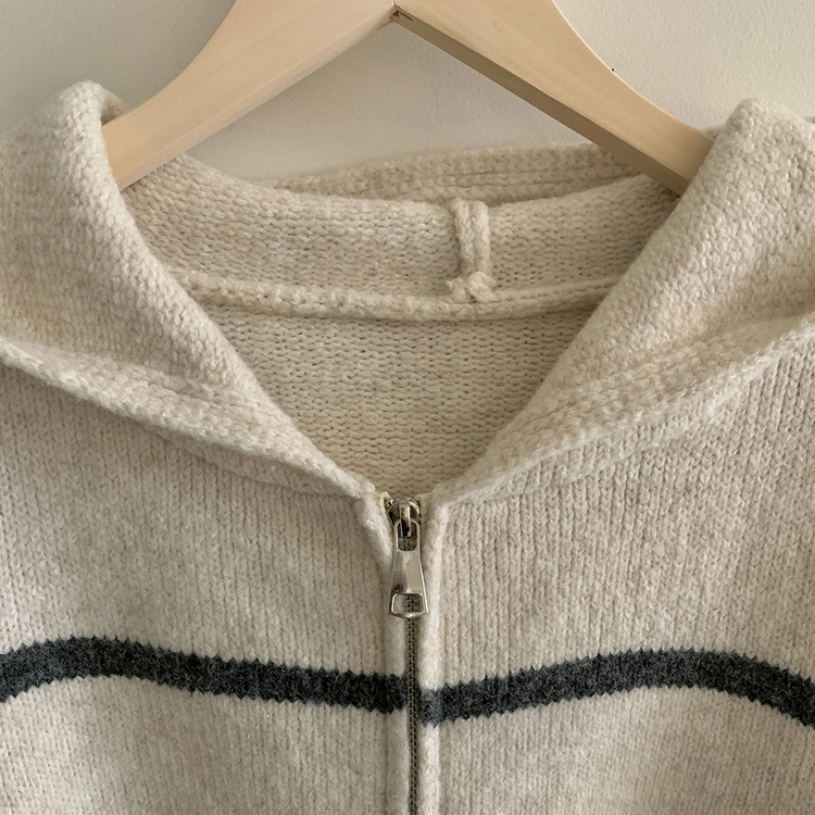 ストライプルーズニットフードジップアップ