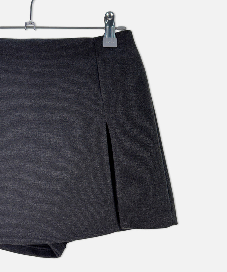 サイドスリットミニスカートパンツ