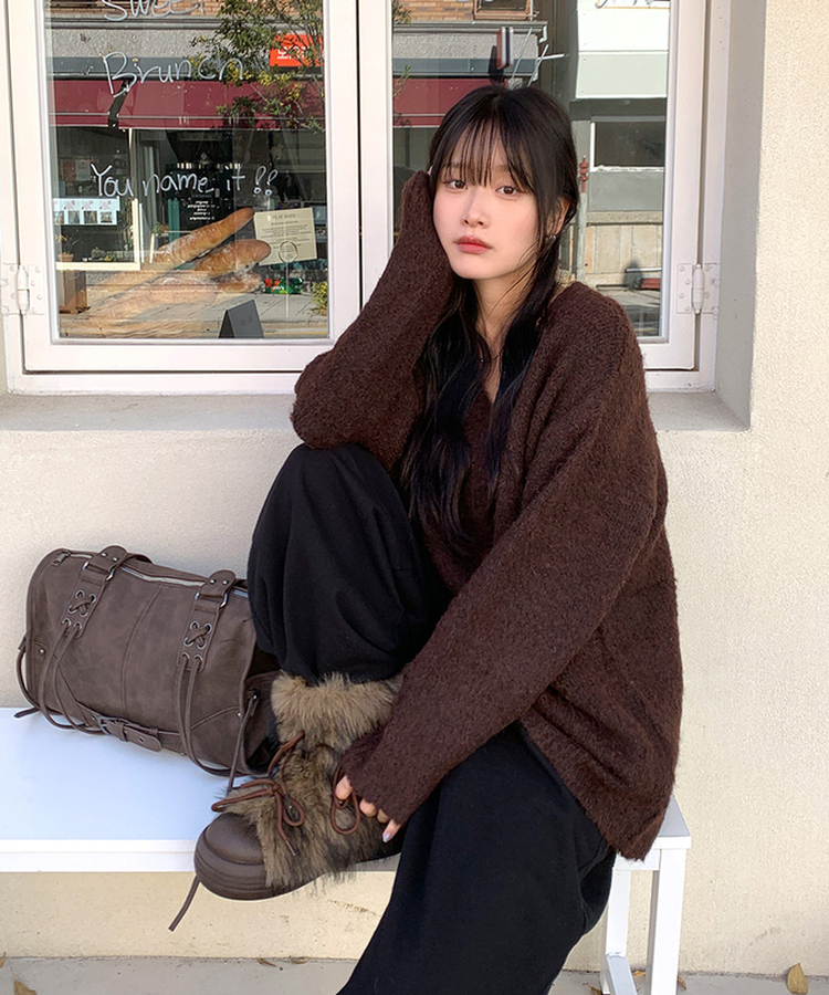 보송부클브이넥니트 브라운