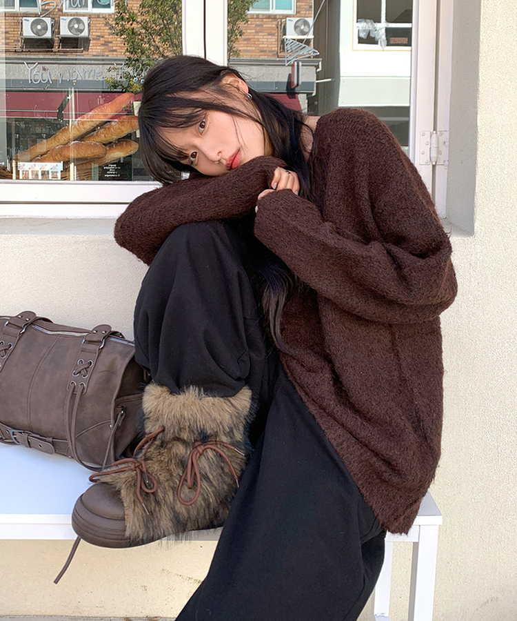 보송부클브이넥니트 브라운