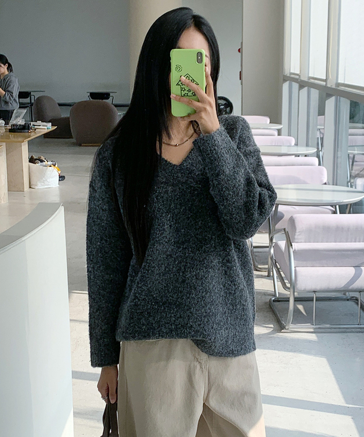 보송부클브이넥니트 차콜