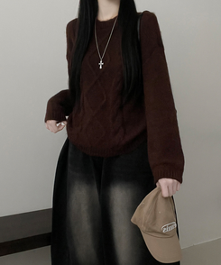 폭신꽈배기라운드세미크롭루즈핏긴팔니트 브라운