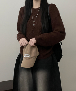 폭신꽈배기라운드세미크롭루즈핏긴팔니트 브라운