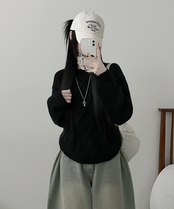 폭신꽈배기라운드세미크롭루즈핏긴팔니트 블랙