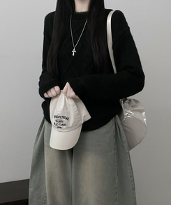 폭신꽈배기라운드세미크롭루즈핏긴팔니트 블랙