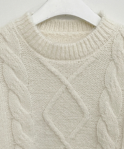 폭신꽈배기라운드세미크롭루즈핏긴팔니트