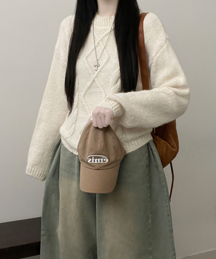 폭신꽈배기라운드세미크롭루즈핏긴팔니트 베이지