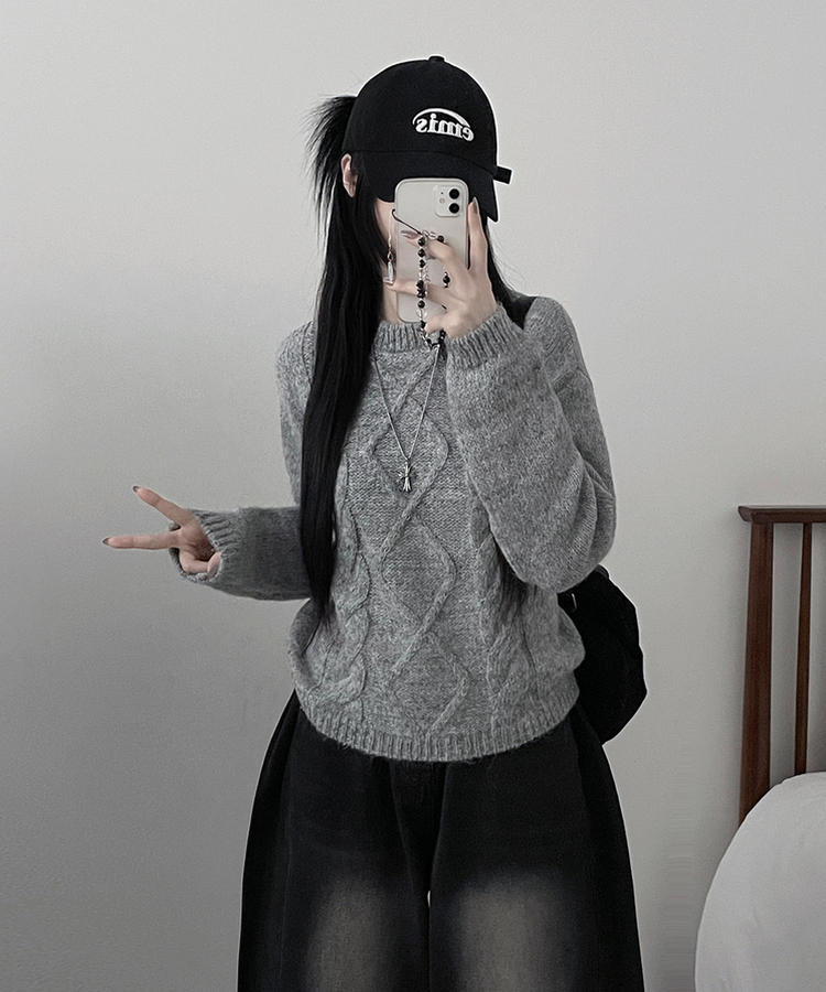 폭신꽈배기라운드세미크롭루즈핏긴팔니트 그레이