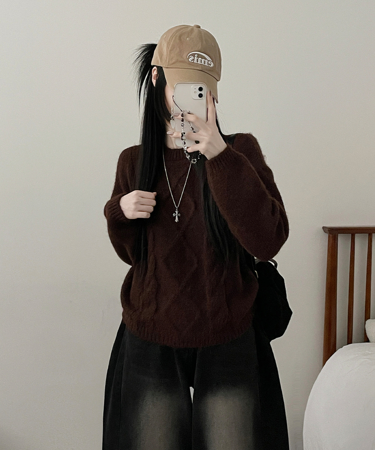 폭신꽈배기라운드세미크롭루즈핏긴팔니트 브라운