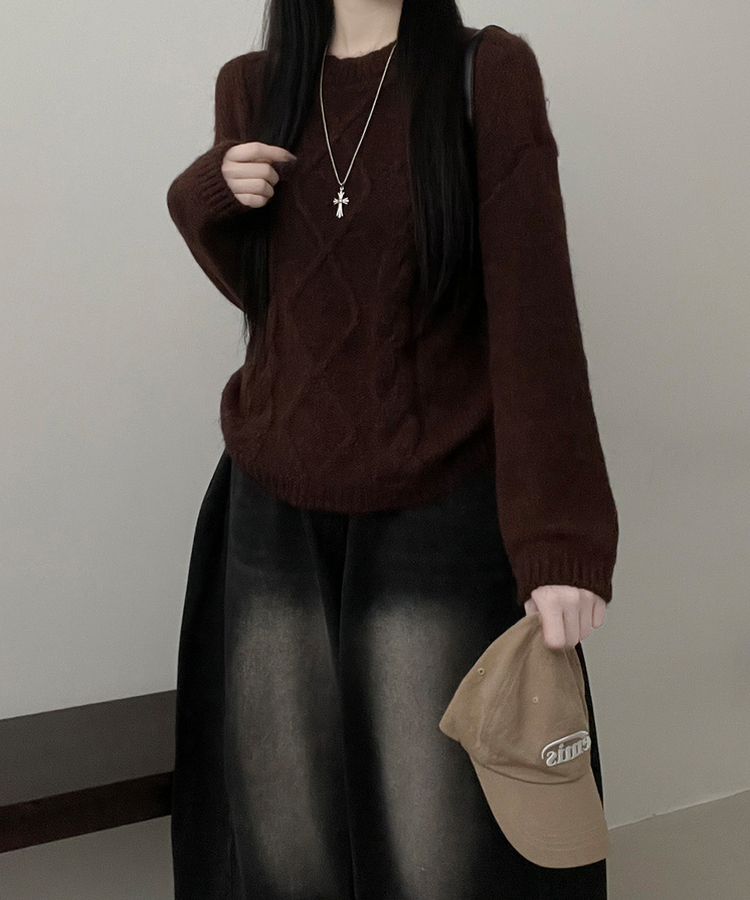 폭신꽈배기라운드세미크롭루즈핏긴팔니트 브라운