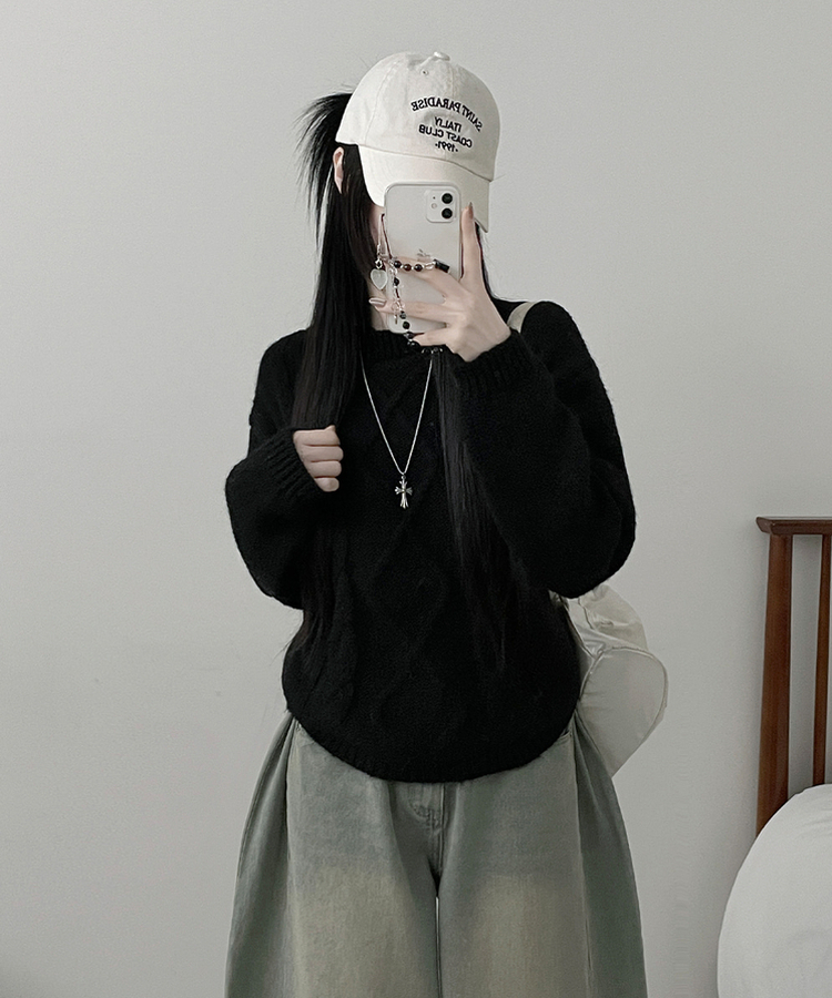 폭신꽈배기라운드세미크롭루즈핏긴팔니트 블랙