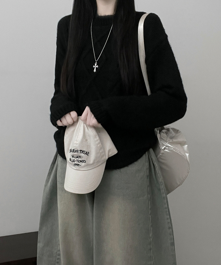 폭신꽈배기라운드세미크롭루즈핏긴팔니트 블랙