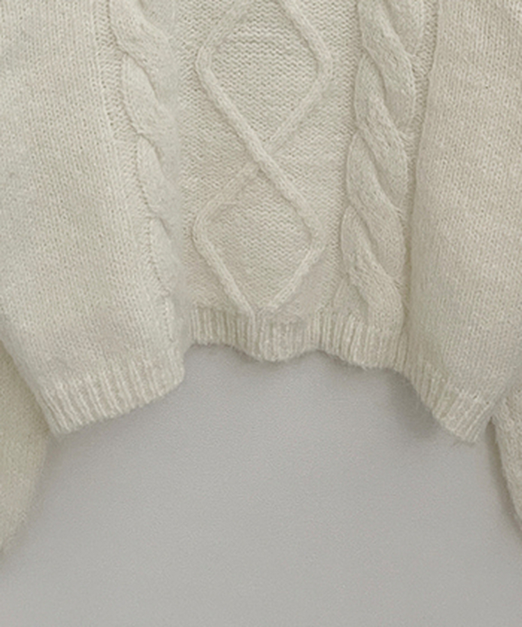 폭신꽈배기라운드세미크롭루즈핏긴팔니트