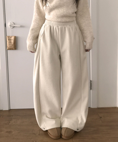 케스 기모안감 코듀로이 와이드 사이드핀턱 밴딩 팬츠 벌룬핏 아이보리