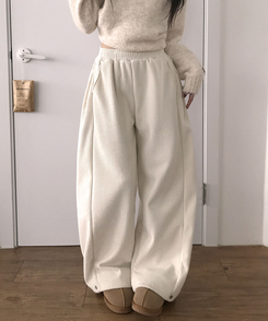 케스 기모안감 코듀로이 와이드 사이드핀턱 밴딩 팬츠 벌룬핏 아이보리