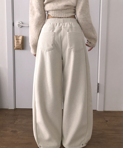 케스 기모안감 코듀로이 와이드 사이드핀턱 밴딩 팬츠 벌룬핏 아이보리