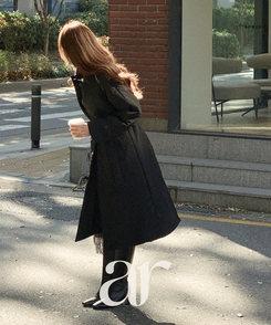 （通勤コーデアウター／着膨れゼロ♥）   トレンチ風ベルト付き 中綿ロングコート BLACK