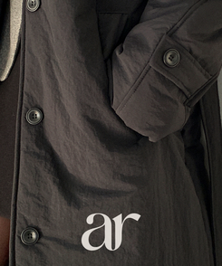 （通勤コーデアウター／着膨れゼロ♥）   トレンチ風ベルト付き 中綿ロングコート BLACK