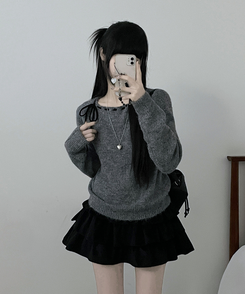 퍼린리본스티치보트넥세미크롭루즈핏니트 회색