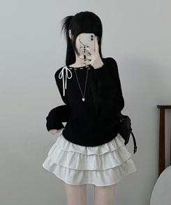 퍼린리본스티치보트넥세미크롭루즈핏니트 검정