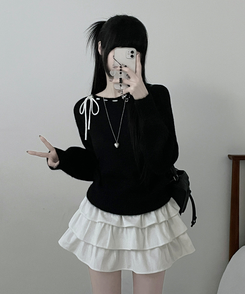 퍼린리본스티치보트넥세미크롭루즈핏니트 검정