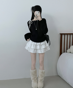 퍼린리본스티치보트넥세미크롭루즈핏니트 검정